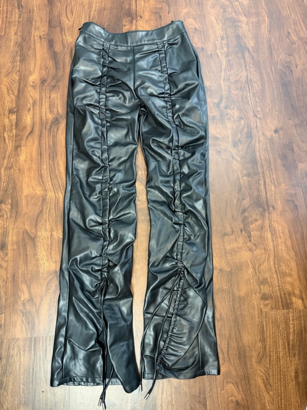MANIERE DE VOIR Black Faux Leather Ruched Open Slit Pants - Picture 6 of 12